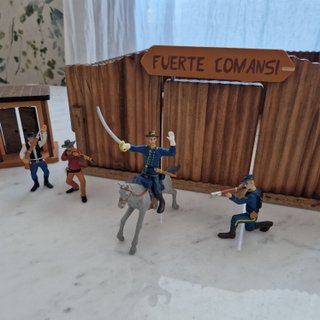 Fuerte Comansi Oeste + Figuras