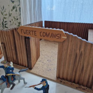Fuerte Comansi Oeste + Figuras