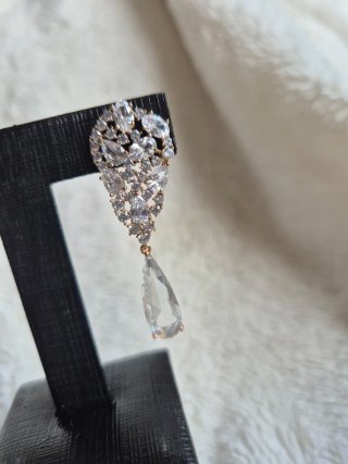 Pendientes dorados con circonitas