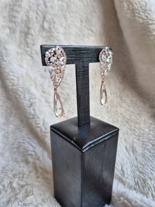 Pendientes dorados con circonitas