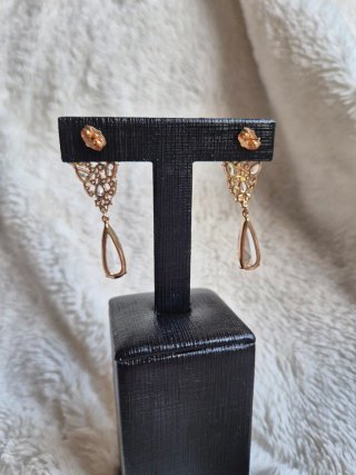 Pendientes dorados con circonitas