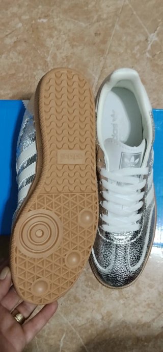 Zapatillas Adidas Plata y Blanco