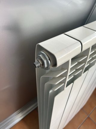Radiador de agua caliente blanco roto