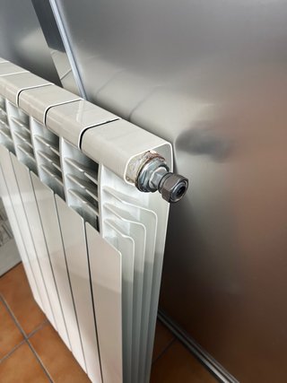 Radiador de agua caliente blanco roto