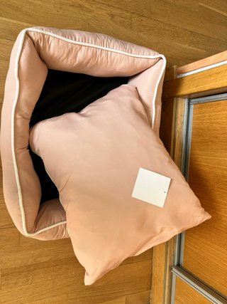 Cama para perro o gato rosa y beige