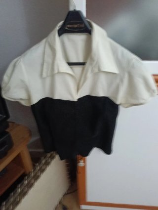 Camisa Beige y Negra con Corsé