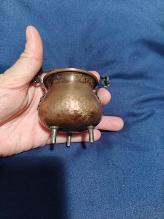 Caldero pequeño de cobre con escudo de Berna
