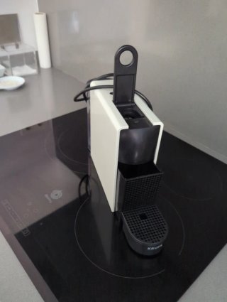Cafetera Krups Nespresso Essenza Mini Blanca