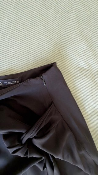 Falda Zara nudo negra