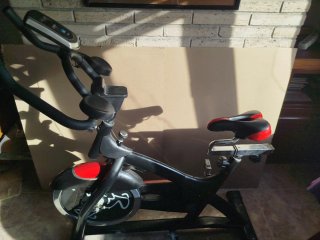 Bicicleta Estática Negra y Roja