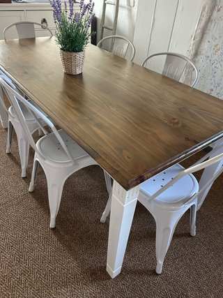 Mesa de comedor de madera