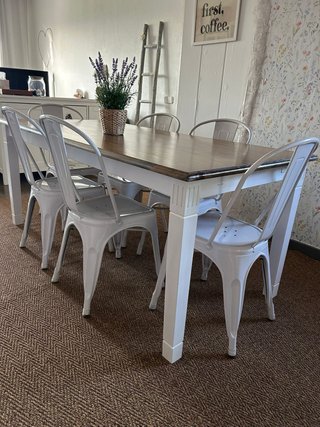 Mesa de comedor de madera