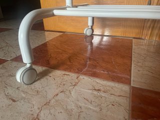 Perchero Metálico Blanco con Ruedas