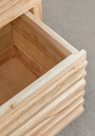 Mesita de noche de madera