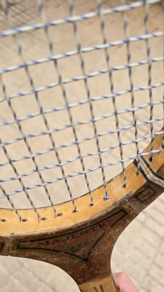 Raqueta de madera Majestic vintage