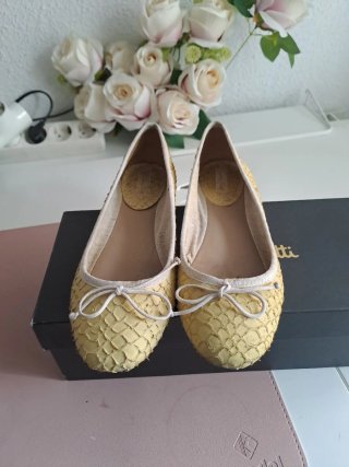 Bailarinas amarillas con lazo