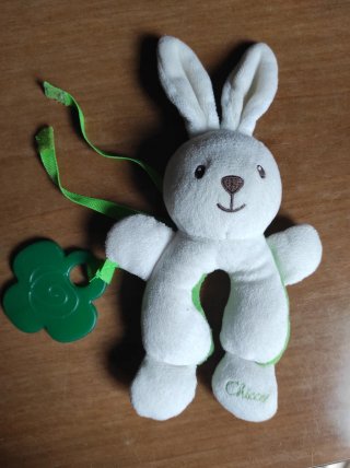 Coniglietto peluche Chicco con gioco