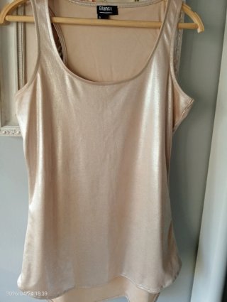 Camiseta dorada brillante sin mangas