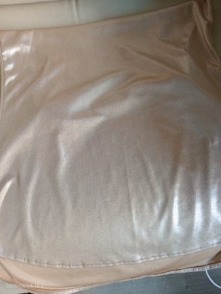 Camiseta dorada brillante sin mangas