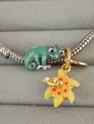 Pascal y flor mágica Rapunzel