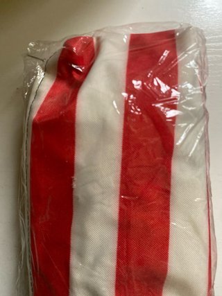 Neceser con rayas verdes y rojas