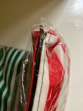 Neceser con rayas verdes y rojas