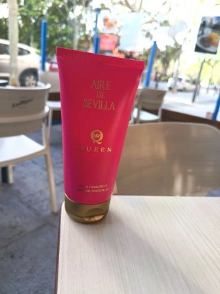 Max Factor - Estuche Maquillaje Dorado
