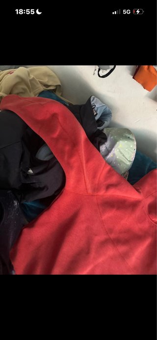 Sudadera Nike con capucha roja