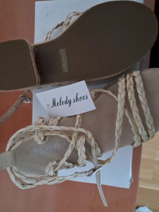Sandalias beige con plataforma y tacon