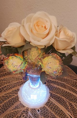 Jarrón cristal y cerámica con flores y luz