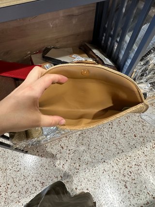 Bolso de rafia beige con detalle piedra