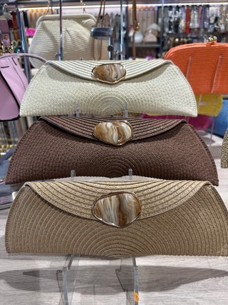 Bolso de rafia beige con detalle piedra