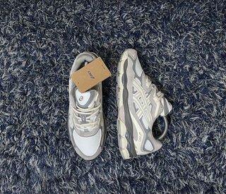 Asics Gel NYC Talla 42 Beige/Gris Nuevas