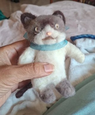 Gato de lana fieltro, muñeco artesanal