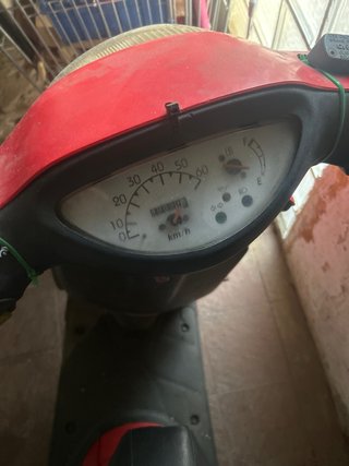 Moto Scooter Roja