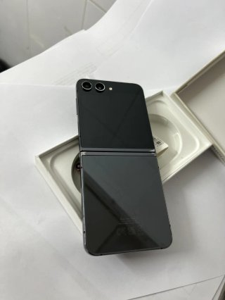 Samsung Galaxy Z Flip5 5G