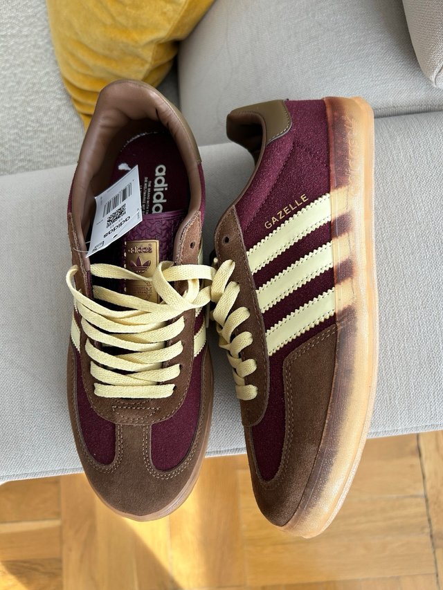 adidas gazelle silver green womens Men's adidas Gazelle Shoes Burgundy B41645