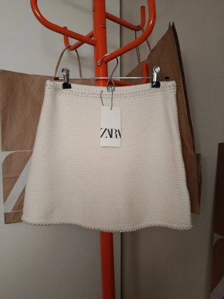 Minifalda Zara blanca con perlas