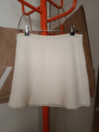 Minifalda Zara blanca con perlas