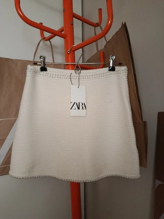 Minifalda Zara blanca con perlas