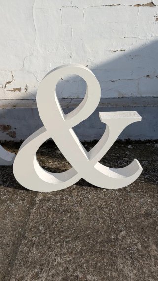 Letras iniciales decorativas boda S & A