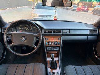 Mercedes-Benz 230E w124 136cv 1987