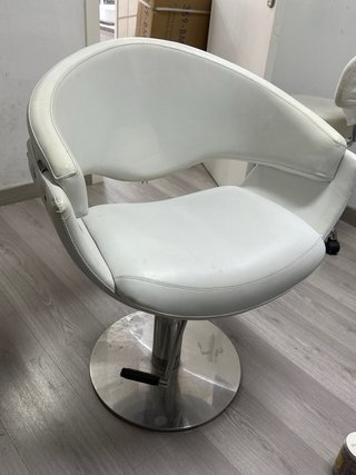 Sillón de peluquería blanco casi nuevo