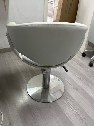 Sillón de peluquería blanco casi nuevo
