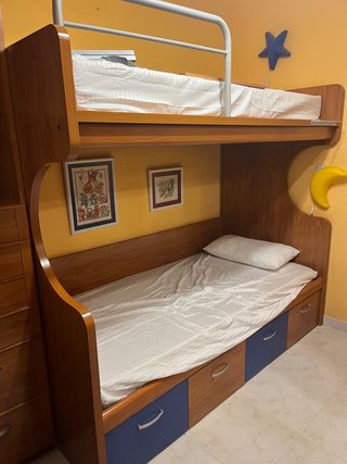 Litera con mesa y cajonera