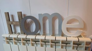Letras decorativas HOME madera y plástico.