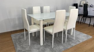 Mesa salón moderna con 6 sillas blancas