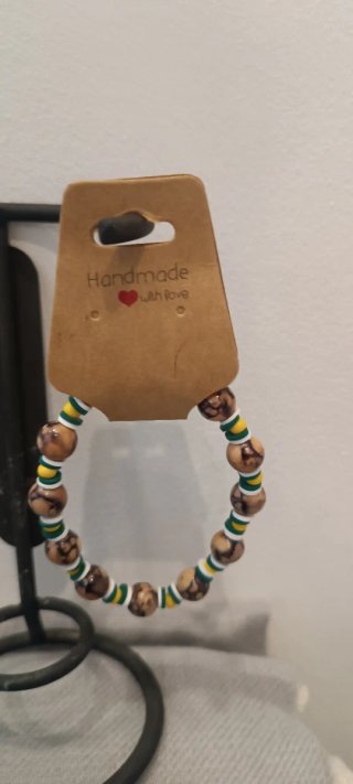 Pulsera de madera hecha a mano