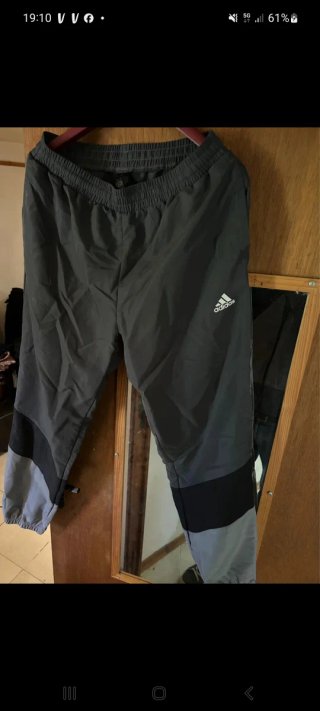 Pantalón chándal Adidas gris y negro