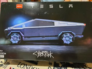 MEGA Construx Tesla Cybertruck Set